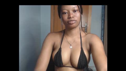Snapshot of honey_juicydoll chatting on 02-18-26, 07:26 Sonia online show from 02-18-26, 07:26