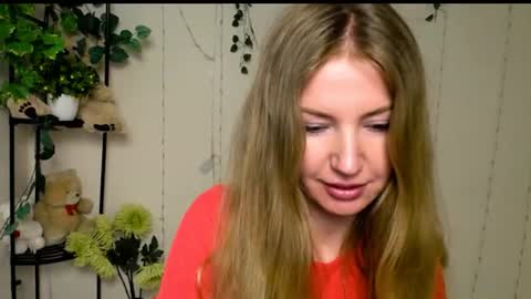 Snapshot of honey_lilly_ chatting on 07-11-26, 06:49 Lily online show from 07-11-26, 06:49