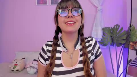 Snapshot of honey_m0on chatting on 04-25-26, 05:54 Milenka online show from 04-25-26, 05:54