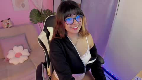 Snapshot of honey_m0on chatting on 06-02-26, 06:54 Milenka online show from 06-02-26, 06:54