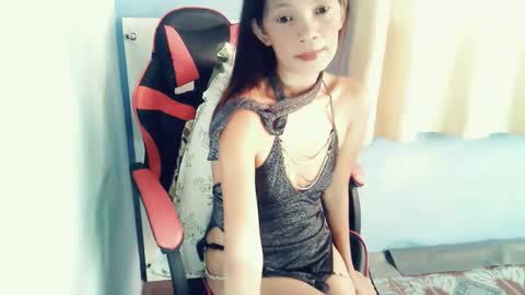 Snapshot of honey_mollyxx chatting on 04-24-26, 11:51 honey_mollyxx online show from 04-24-26, 11:51