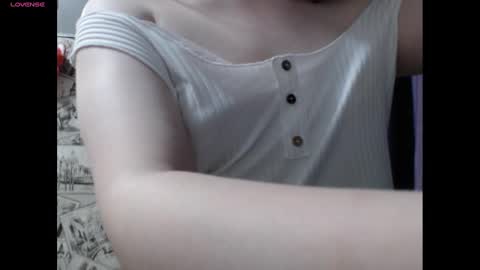 Snapshot of honey_mood chatting on 12-18-24, 01:45 Lina online show from 12-18-24, 01:45