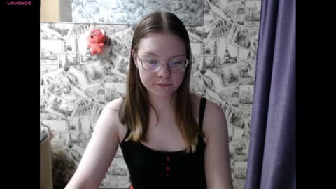 Snapshot of honey_mood chatting on 12-20-24, 02:49 Lina online show from 12-20-24, 02:49