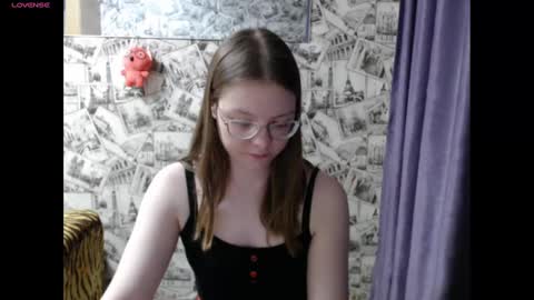 Snapshot of honey_mood chatting on 12-22-24, 02:16 Lina online show from 12-22-24, 02:16