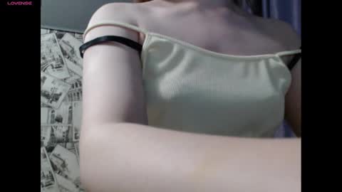Snapshot of honey_mood chatting on 12-26-24, 03:42 Lina online show from 12-26-24, 03:42