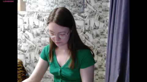 Snapshot of honey_mood chatting on 01-16-25, 02:51 Lina online show from 01-16-25, 02:51