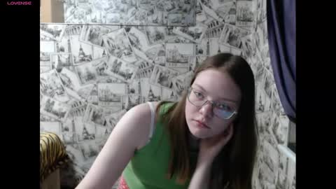 Snapshot of honey_mood chatting on 01-17-25, 02:50 Lina online show from 01-17-25, 02:50