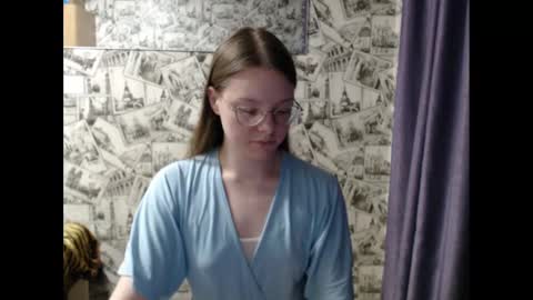 Snapshot of honey_mood chatting on 02-14-25, 01:51 Lina online show from 02-14-25, 01:51