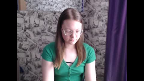 Snapshot of honey_mood chatting on 02-15-25, 09:38 Lina online show from 02-15-25, 09:38