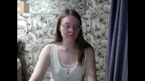 Snapshot of honey_mood chatting on 02-26-25, 02:03 Lina online show from 02-26-25, 02:03