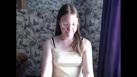 Snapshot of honey_mood chatting on 02-28-25, 12:09 Lina online show from 02-28-25, 12:09