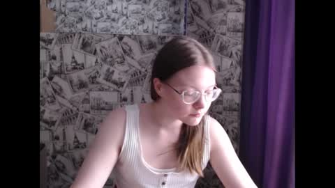Snapshot of honey_mood chatting on 03-04-25, 11:40 Lina online show from 03-04-25, 11:40