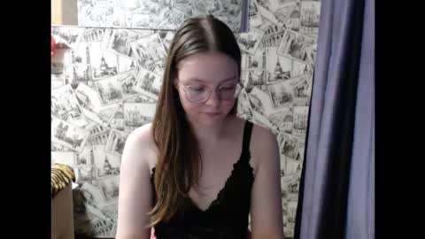 Snapshot of honey_mood chatting on 09-10-25, 02:28 Lina online show from 09-10-25, 02:28