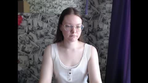 Snapshot of honey_mood chatting on 09-19-25, 07:32 Lina online show from 09-19-25, 07:32