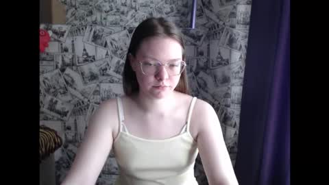 Snapshot of honey_mood chatting on 09-23-25, 08:28 Lina online show from 09-23-25, 08:28