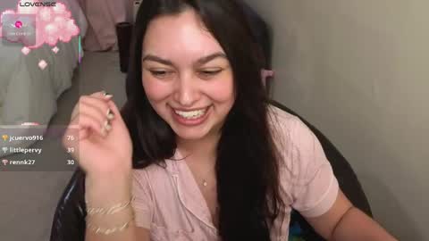 Snapshot of honey_tia chatting on 05-15-26, 11:12 Tia online show from 05-15-26, 11:12