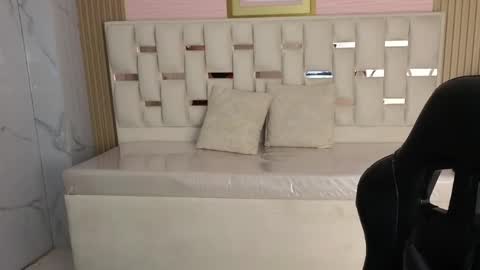 HONEY  online show from 04-22-26, 03:20