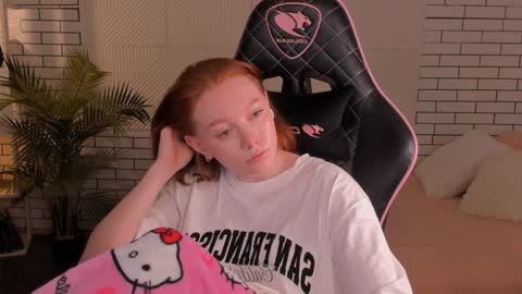 Snapshot of honeyautumn chatting on 12-08-24, 02:49 honeyautumn online show from 12-08-24, 02:49