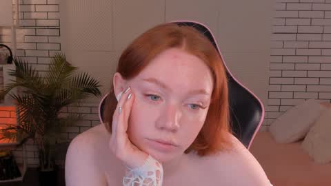 Snapshot of honeyautumn chatting on 12-20-24, 02:41 honeyautumn online show from 12-20-24, 02:41