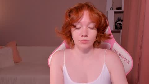 Snapshot of honeyautumn chatting on 01-01-25, 12:43 honeyautumn online show from 01-01-25, 12:43