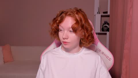 Snapshot of honeyautumn chatting on 01-10-25, 12:49 honeyautumn online show from 01-10-25, 12:49
