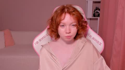 Snapshot of honeyautumn chatting on 01-12-25, 03:39 honeyautumn online show from 01-12-25, 03:39