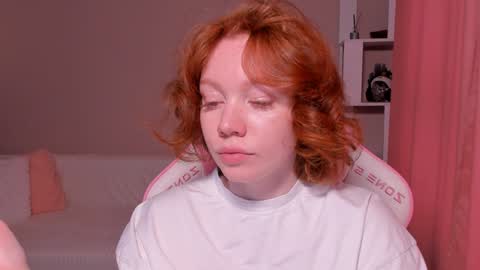 Snapshot of honeyautumn chatting on 01-12-25, 06:49 honeyautumn online show from 01-12-25, 06:49