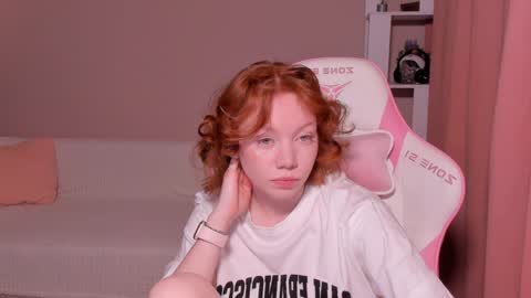 Snapshot of honeyautumn chatting on 01-25-25, 12:06 honeyautumn online show from 01-25-25, 12:06