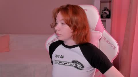 Snapshot of honeyautumn chatting on 02-06-25, 03:27 honeyautumn online show from 02-06-25, 03:27