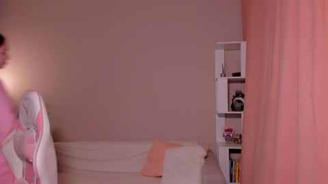 Snapshot of honeyautumn chatting on 02-23-25, 12:08 honeyautumn online show from 02-23-25, 12:08
