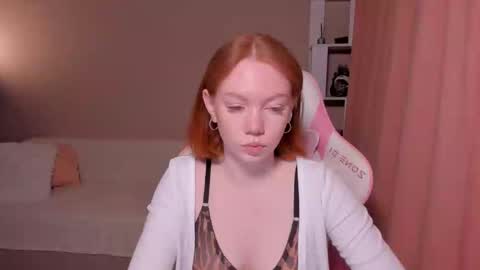 Snapshot of honeyautumn chatting on 02-24-25, 12:30 honeyautumn online show from 02-24-25, 12:30
