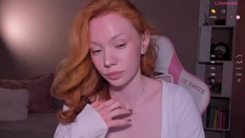 Snapshot of honeyautumn chatting on 04-25-26, 10:07 honeyautumn online show from 04-25-26, 10:07