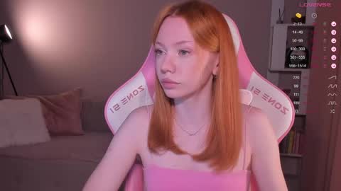 Snapshot of honeyautumn chatting on 05-19-26, 01:22 honeyautumn online show from 05-19-26, 01:22