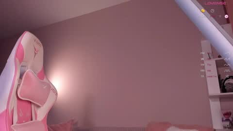 Snapshot of honeyautumn chatting on 05-19-26, 01:56 honeyautumn online show from 05-19-26, 01:56