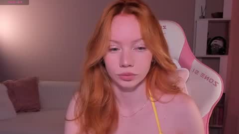 Snapshot of honeyautumn chatting on 06-16-26, 02:36 honeyautumn online show from 06-16-26, 02:36