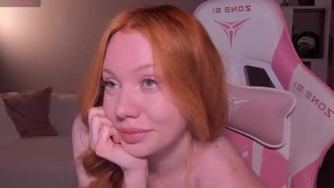 Snapshot of honeyautumn chatting on 06-18-26, 02:43 honeyautumn online show from 06-18-26, 02:43