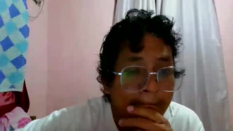 Honeybee online show from 05-16-26, 04:28