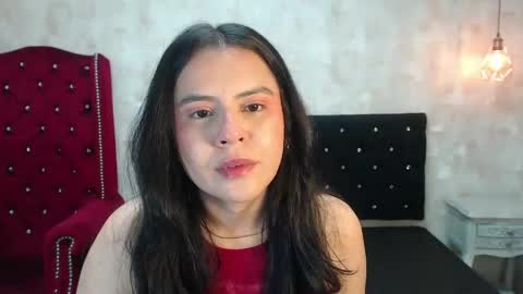 Snapshot of honeybuu_ chatting on 04-30-26, 03:07 Emily online show from 04-30-26, 03:07