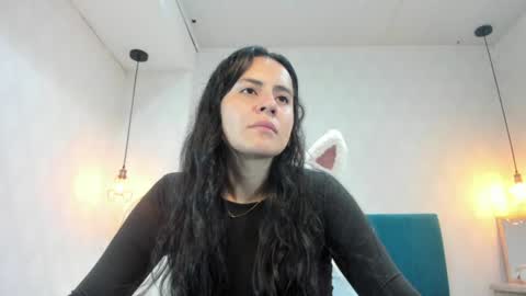 Snapshot of honeybuu_ chatting on 07-09-26, 01:04 Emily online show from 07-09-26, 01:04