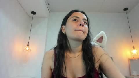 Snapshot of honeybuu_ chatting on 07-13-26, 02:20 Emily online show from 07-13-26, 02:20