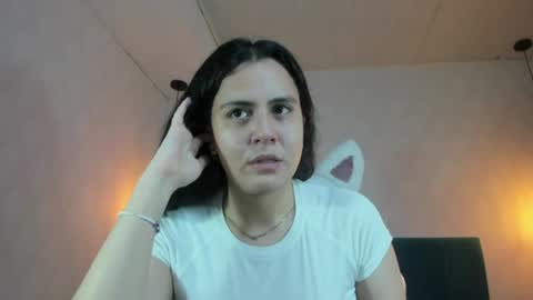 Snapshot of honeybuu_ chatting on 07-20-26, 02:41 Emily online show from 07-20-26, 02:41