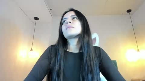 Snapshot of honeybuu_ chatting on 07-22-26, 02:20 Emily online show from 07-22-26, 02:20