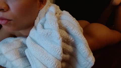 honeygoldenbaddie24 online show from 11-30-25, 07:18