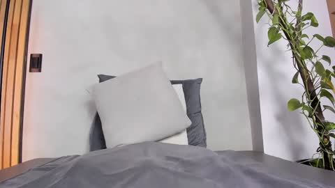 Sofia independent model online show from 12-23-24, 11:14