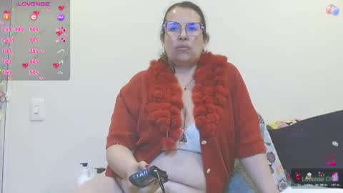 Snapshot of honeyhotpaty chatting on 05-09-26, 03:45 sofia online show from 05-09-26, 03:45