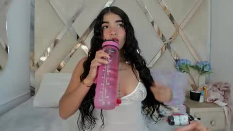 Snapshot of honeyht chatting on 05-30-26, 12:35 honeyht online show from 05-30-26, 12:35