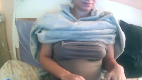 Snapshot of honeyjuice7 chatting on 02-05-26, 11:26 Sensimilla online show from 02-05-26, 11:26