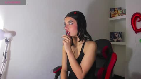 Snapshot of honeyluxe_ chatting on 04-19-26, 04:56 HONEY LUXE online show from 04-19-26, 04:56