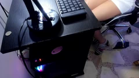Snapshot of honeyluxe_ chatting on 05-07-26, 05:35 HONEY LUXE online show from 05-07-26, 05:35
