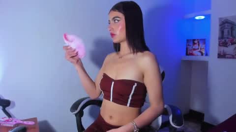 Snapshot of honeyluxe_ chatting on 05-27-26, 04:09 HONEY LUXE online show from 05-27-26, 04:09